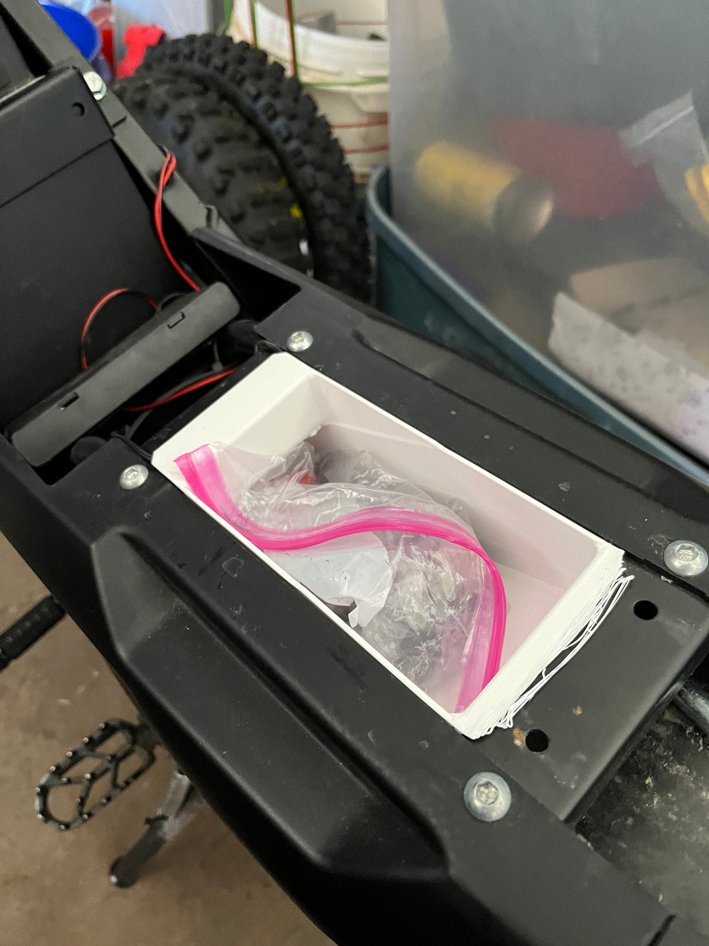 Yozma storage cubby v2