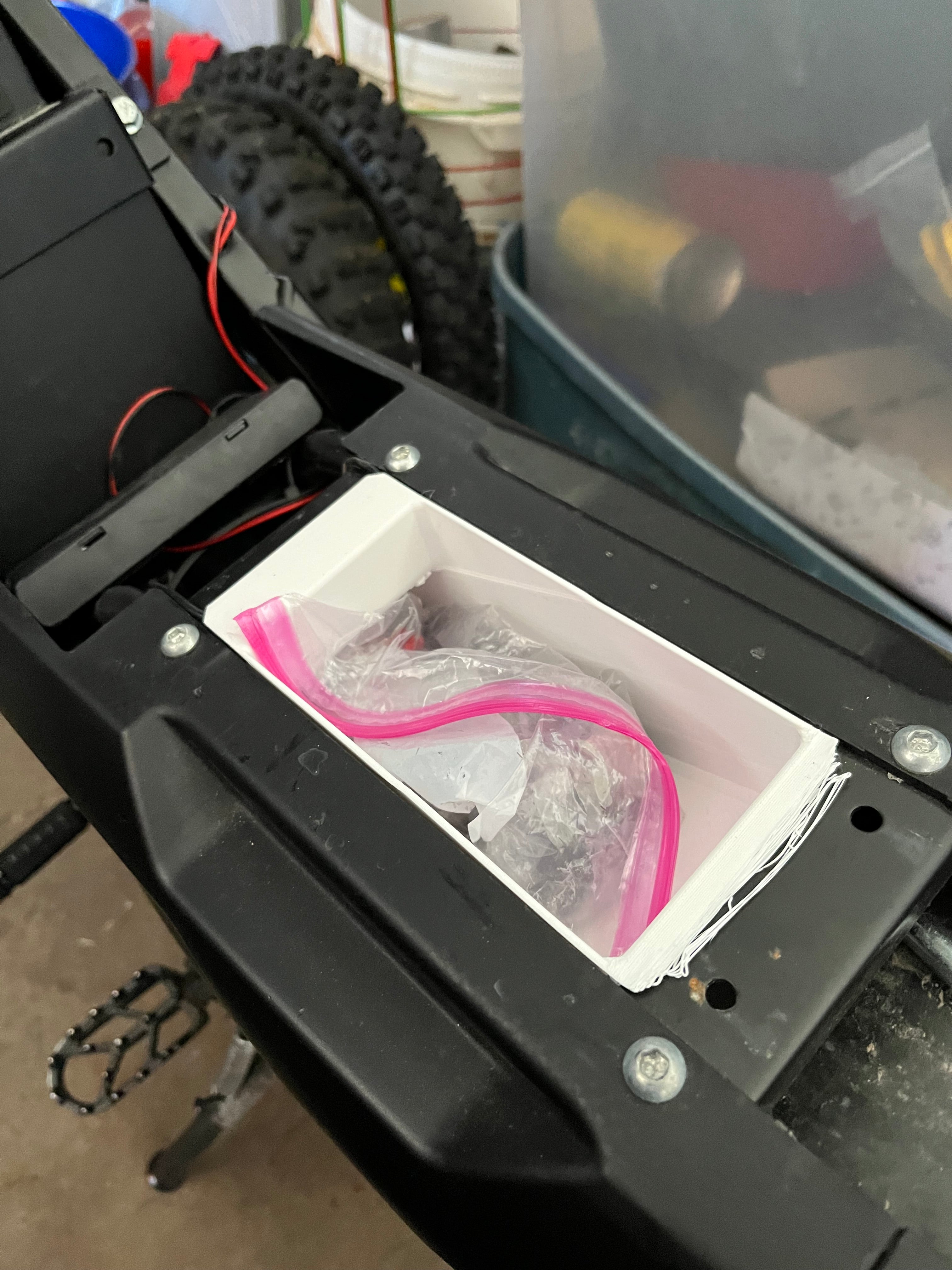Yozma storage cubby v2